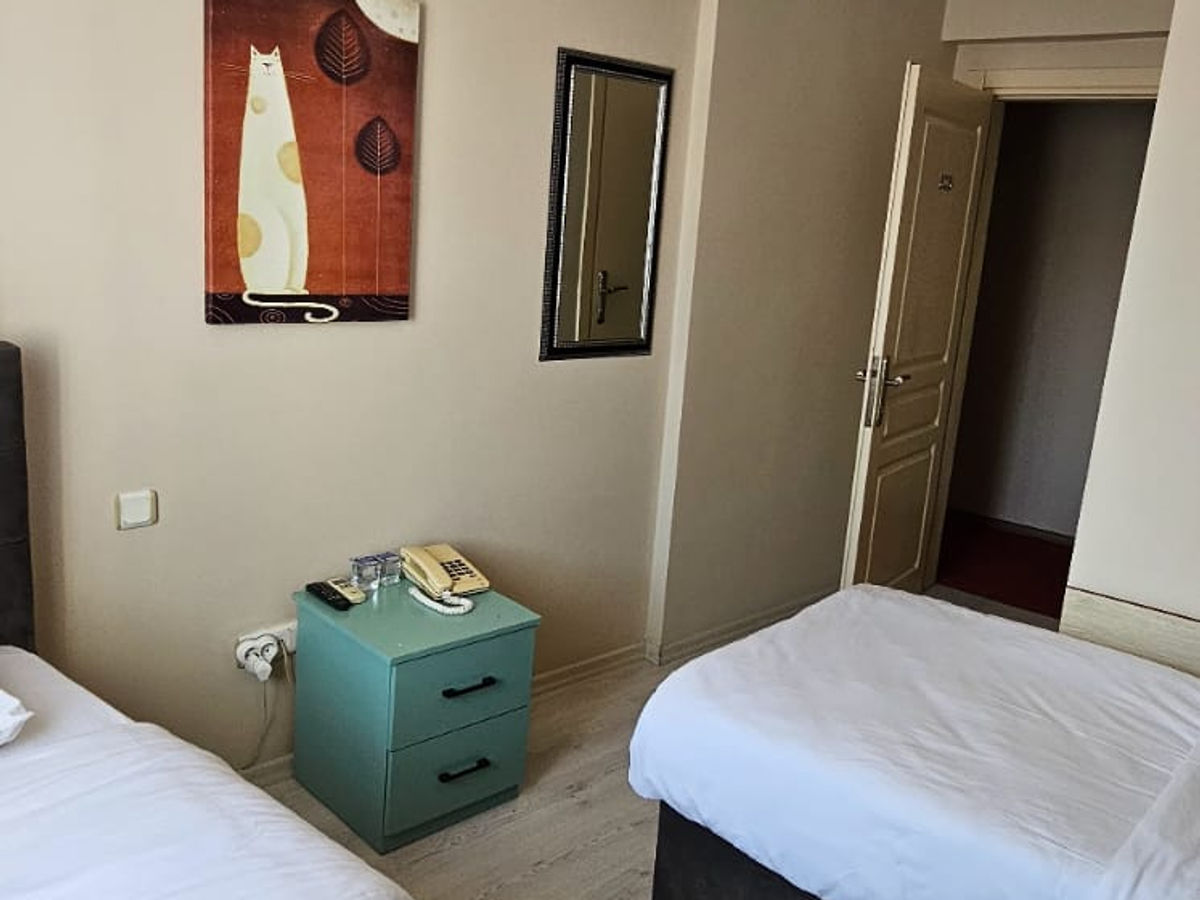Crowded House Hotel - 7