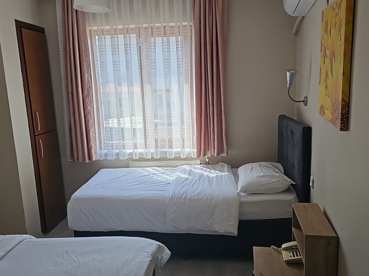 Crowded House Hotel - 9