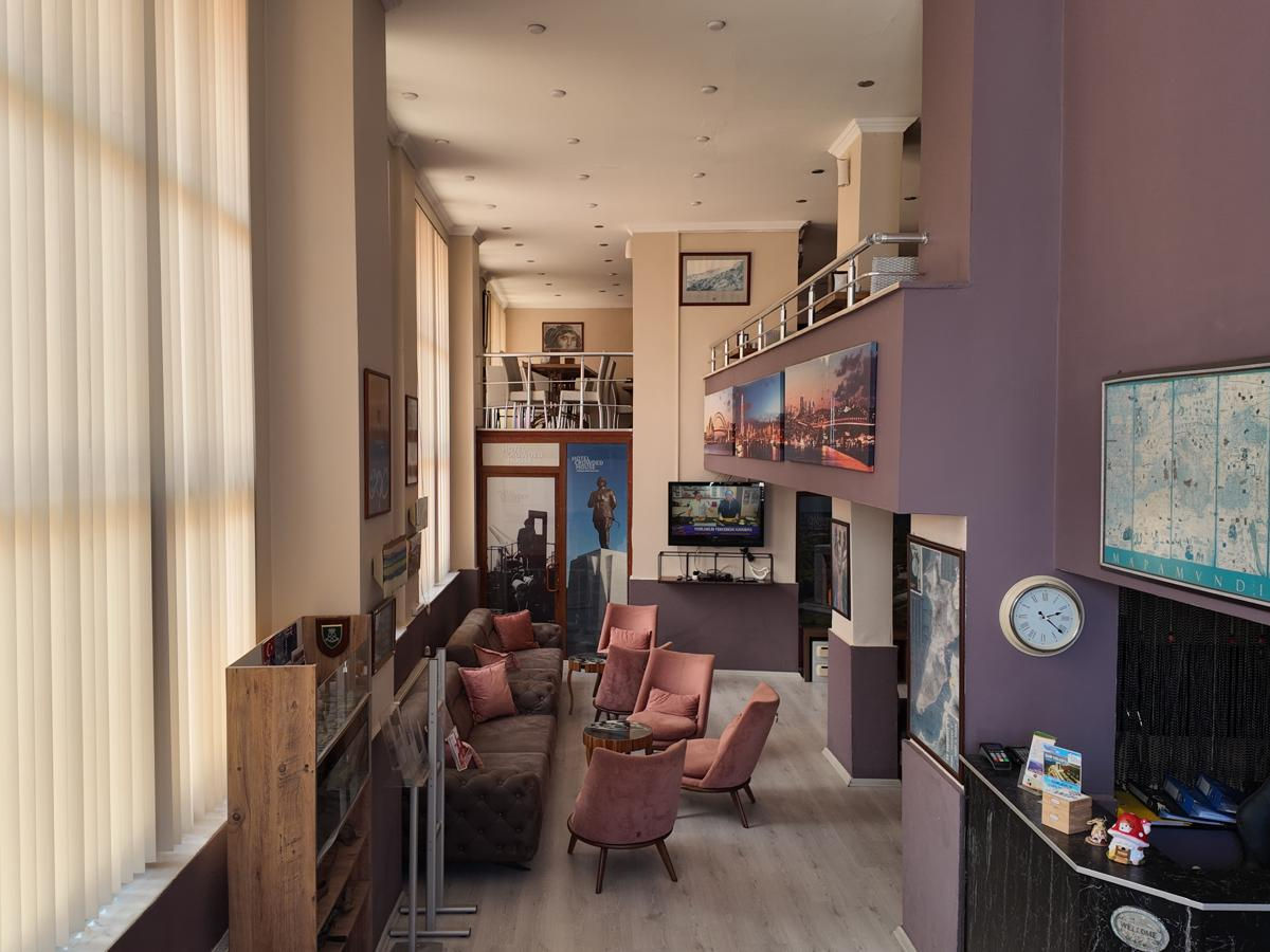 Crowded House Hotel - 13