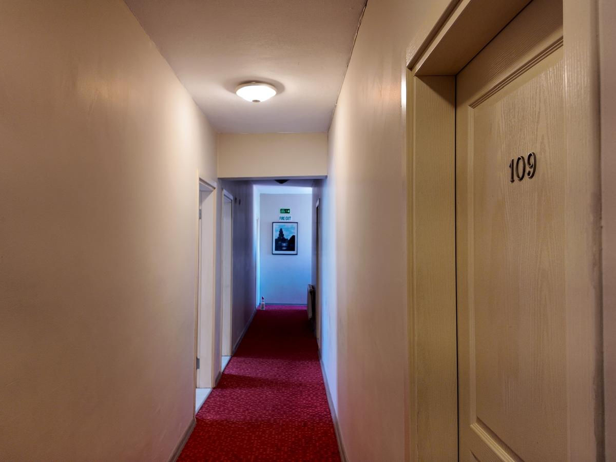 Crowded House Hotel - 17