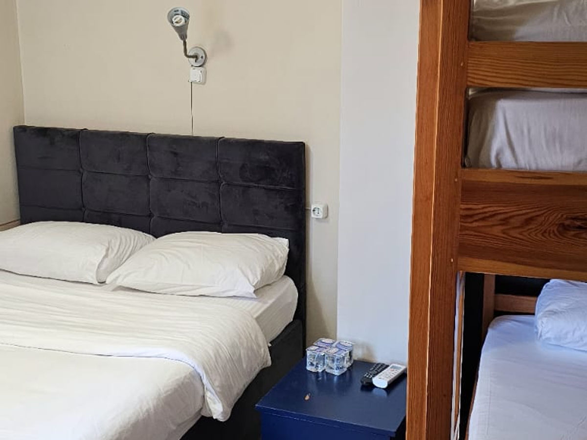 Crowded House Hotel - 24